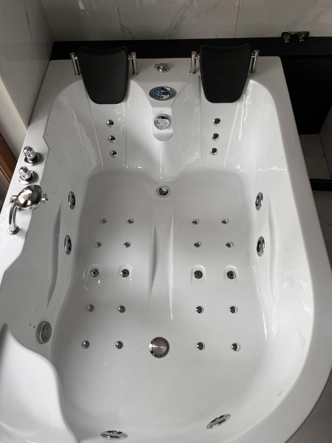 Jacuzzi Rakowicka Top Apartments Krakkó Kültér fotó